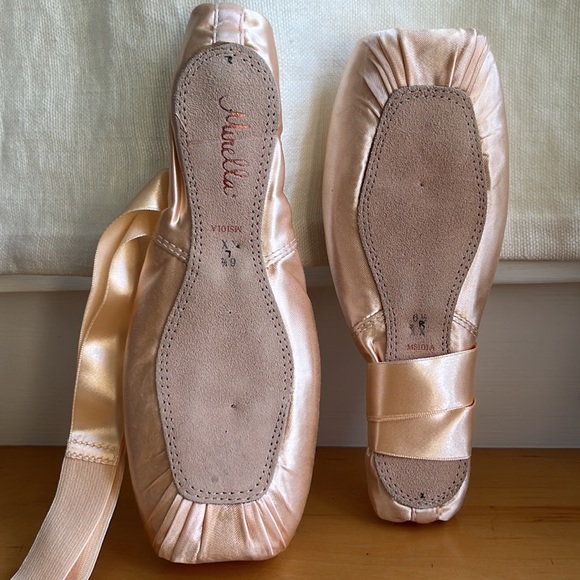 NEW Mirella Advanced Point Shoes - Picture 2 of 4
